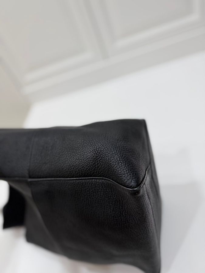 《仙闆名牌精品》CELINE SANGLE BUCKET 黑色 水桶包 肩背包 側背包 手提包-24
