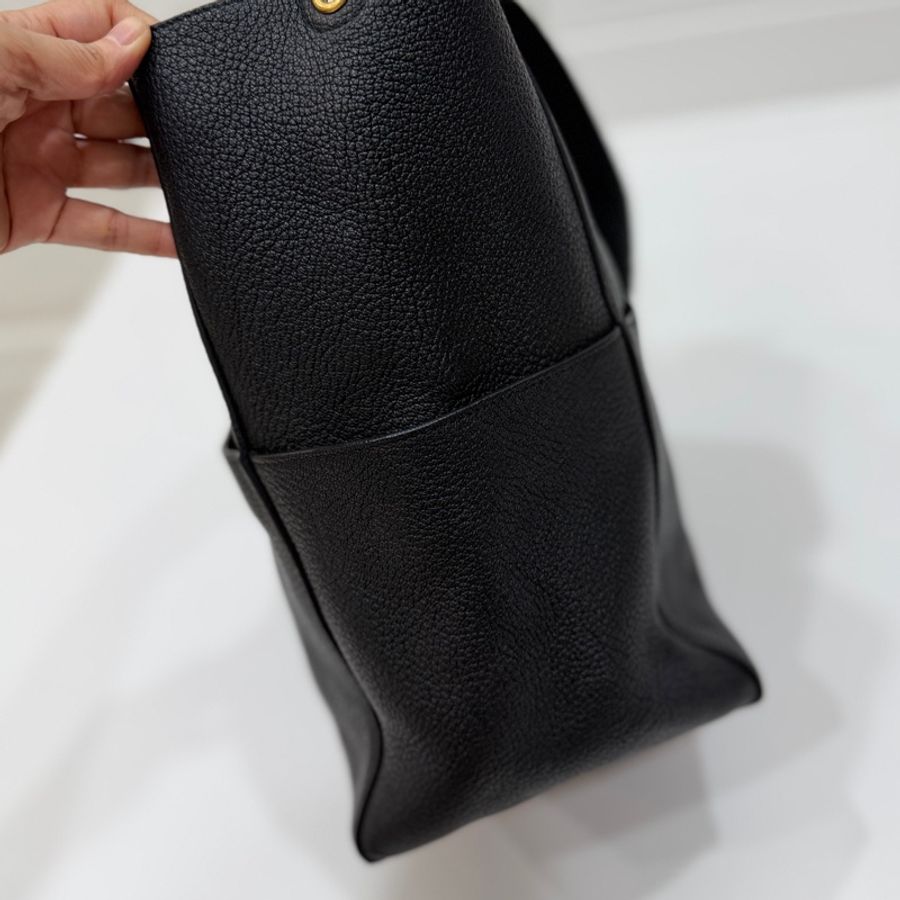 《仙闆名牌精品》CELINE SANGLE BUCKET 黑色 水桶包 肩背包 側背包 手提包-38