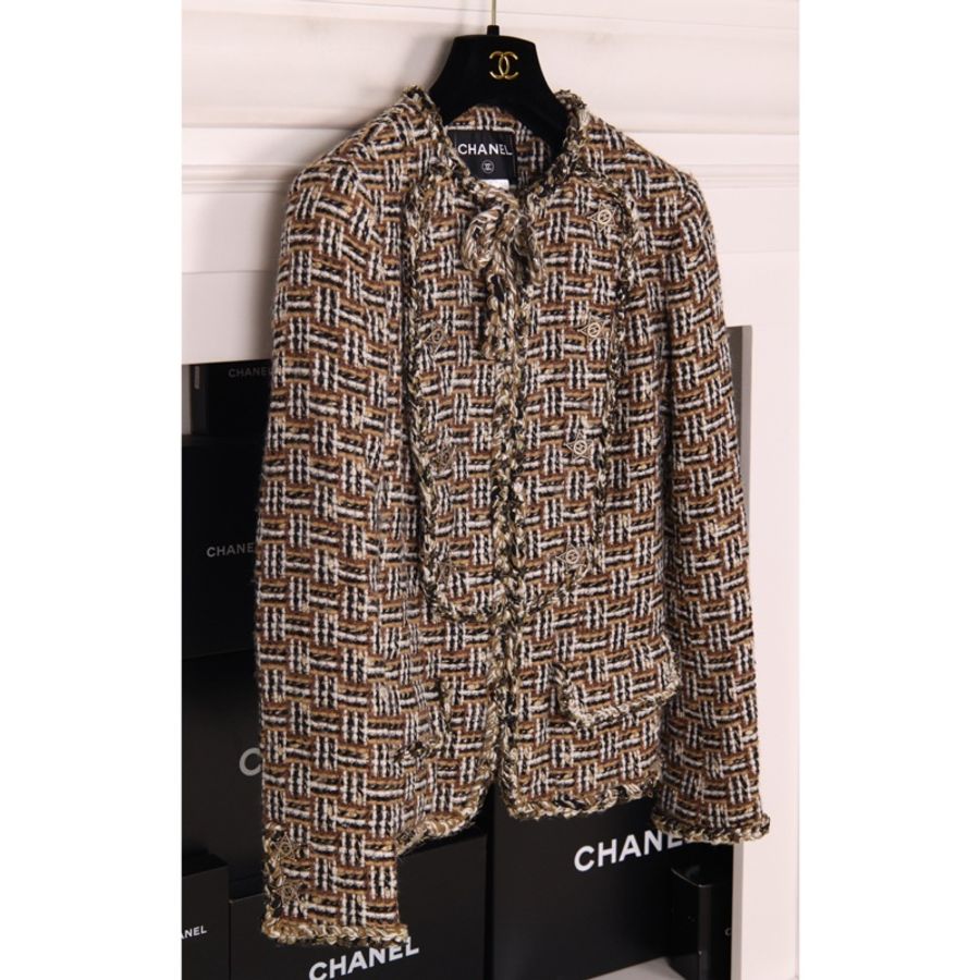 Chanel 14年达拉斯秀款棕色粗花呢五角星扣蝴蝶结领口拉链外套-1