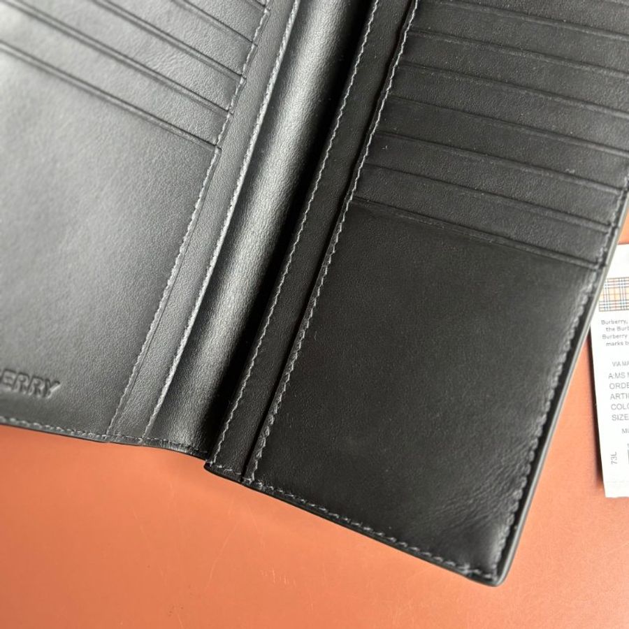 ::BURBERRY:: 立體字母 經典格紋對開多卡長夾(炭灰色) Grey Check Wallet-6