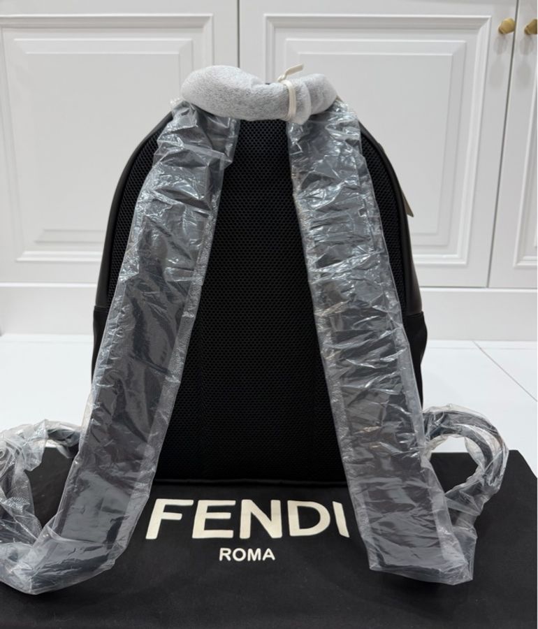 《仙闆名牌精品》Fendi Bag Bugs monster 怪獸 後背包 肩背包 雙肩包 手提包-12