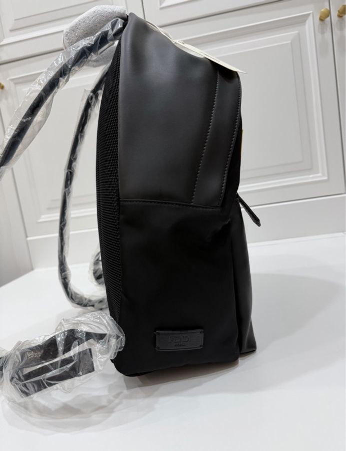 《仙闆名牌精品》Fendi Bag Bugs monster 怪獸 後背包 肩背包 雙肩包 手提包-22