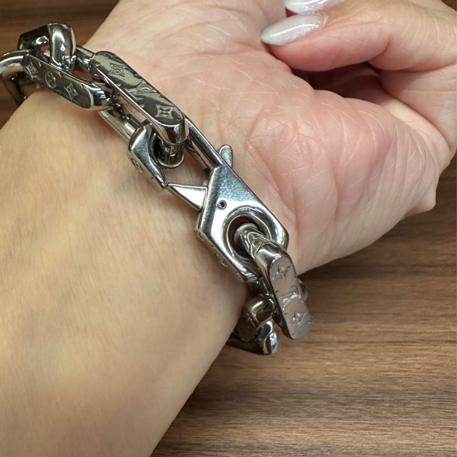LV 銀色精鋼Monogram Chain手鍊M00308-4