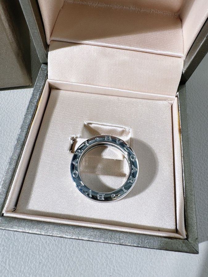 BVLGARI 寶格麗 B.zero1系列 18K白金螺旋鑽石戒指,51碼,標誌性螺旋設計,辨識度拉滿-1