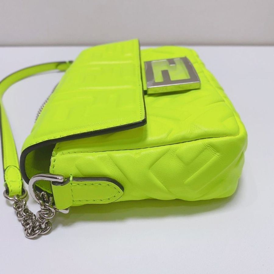 FENDI 螢光黃色羊皮金扣 mini 手提斜背法棍包 19×4×12cm 99新配件盒子 塵袋-6