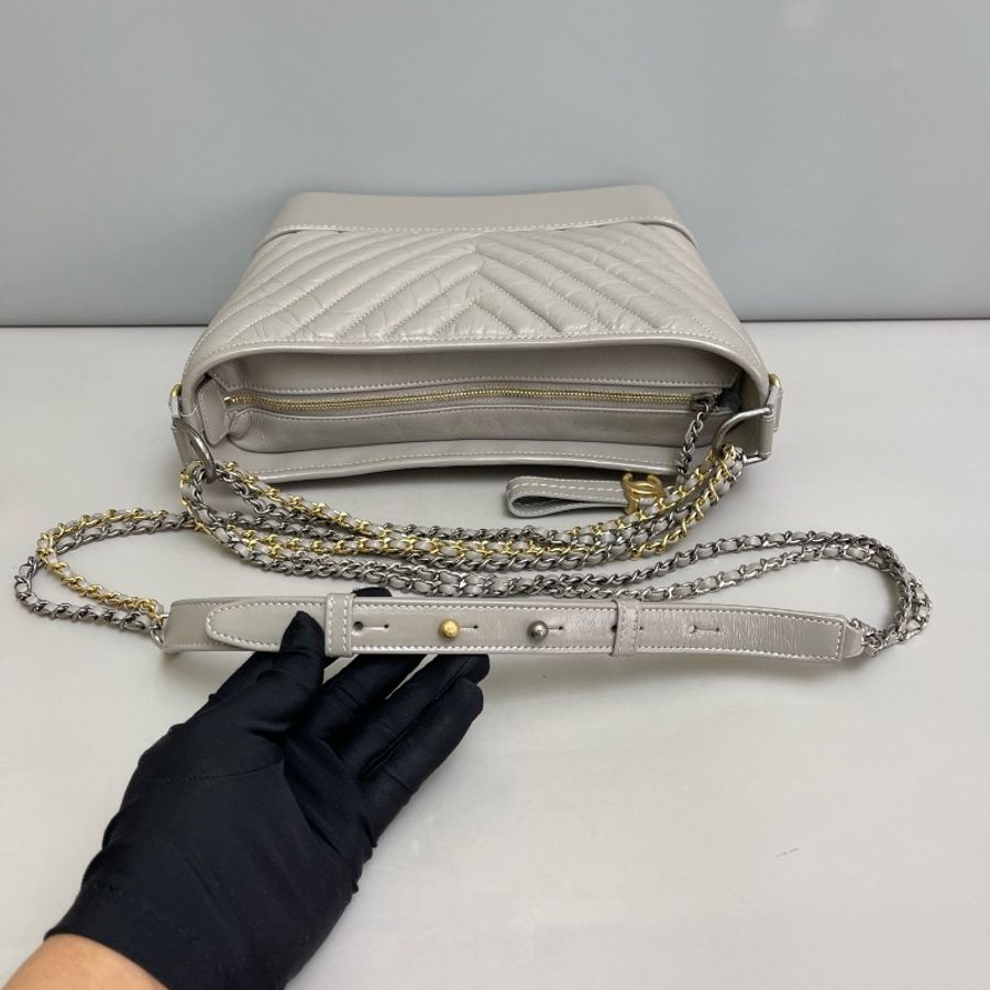 Chanel香奈兒 灰色全皮V紋金扣中號流浪包-7