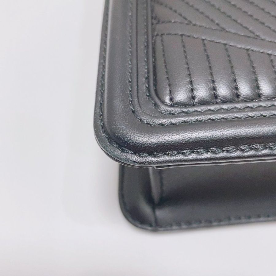 Bvlgari 黑色幾何紋理琺瑯蛇頭斜背包 24x15x7cm 98新配件鏡子 塵袋-4