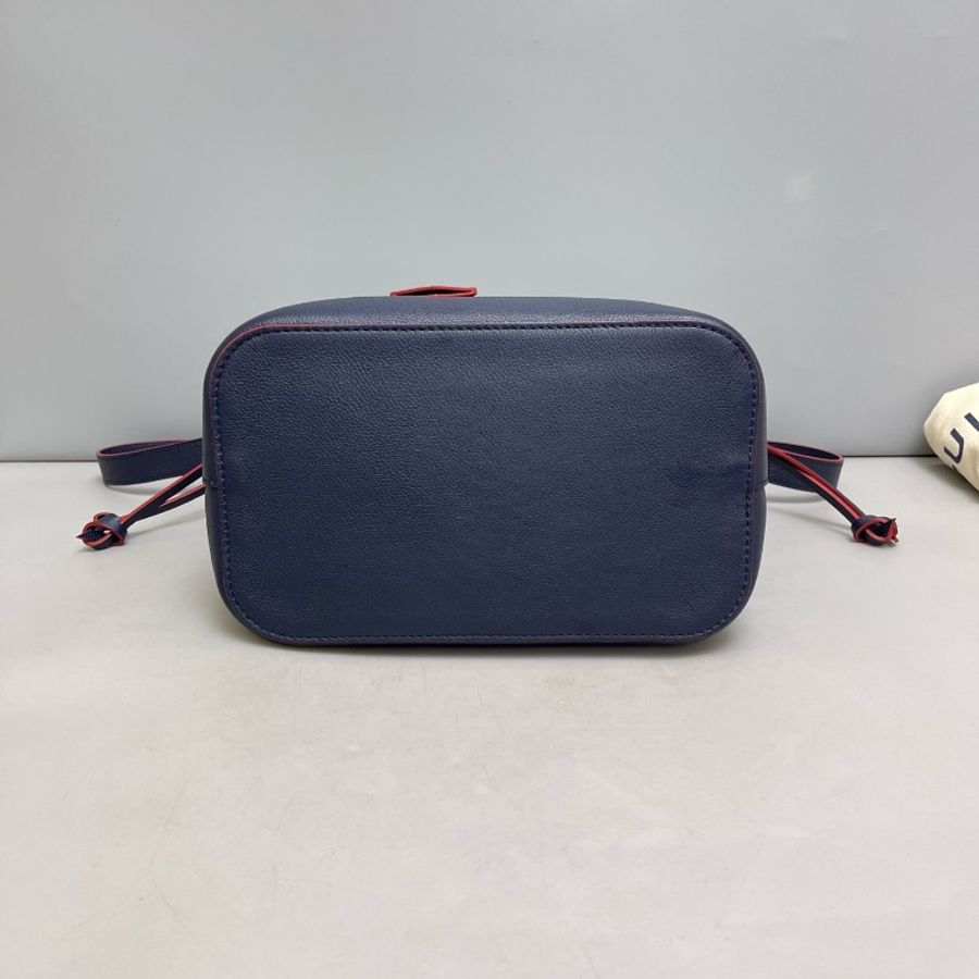 LV lockme bucke藍色全皮編織水桶包-4