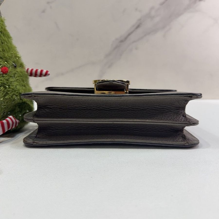 GUCCI 灰色荔枝牛皮風琴鏈帶包-7