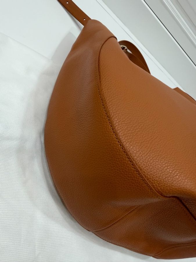 《仙闆名牌精品》LONGCHAMP Le Foulonne XL 琥珀棕色 荔紋牛皮 半月 手提包 肩背包-21
