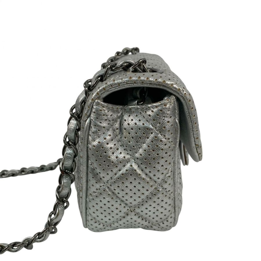 △ CHANEL 香奈兒 Silver Perforated Calfskin Silver Tone Metal Mini Single Flap No.19 Chain Shoulder Bag 銀色穿孔小牛皮銀色金屬No.19鎖鏈肩背包 A90213-267011514-4