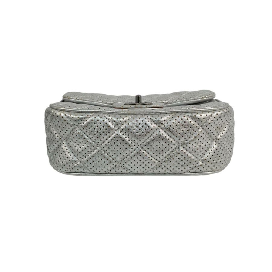 △ CHANEL 香奈兒 Silver Perforated Calfskin Silver Tone Metal Mini Single Flap No.19 Chain Shoulder Bag 銀色穿孔小牛皮銀色金屬No.19鎖鏈肩背包 A90213-267011514-5