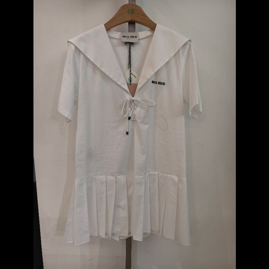 miumiu白色連衣裙碼數L-0