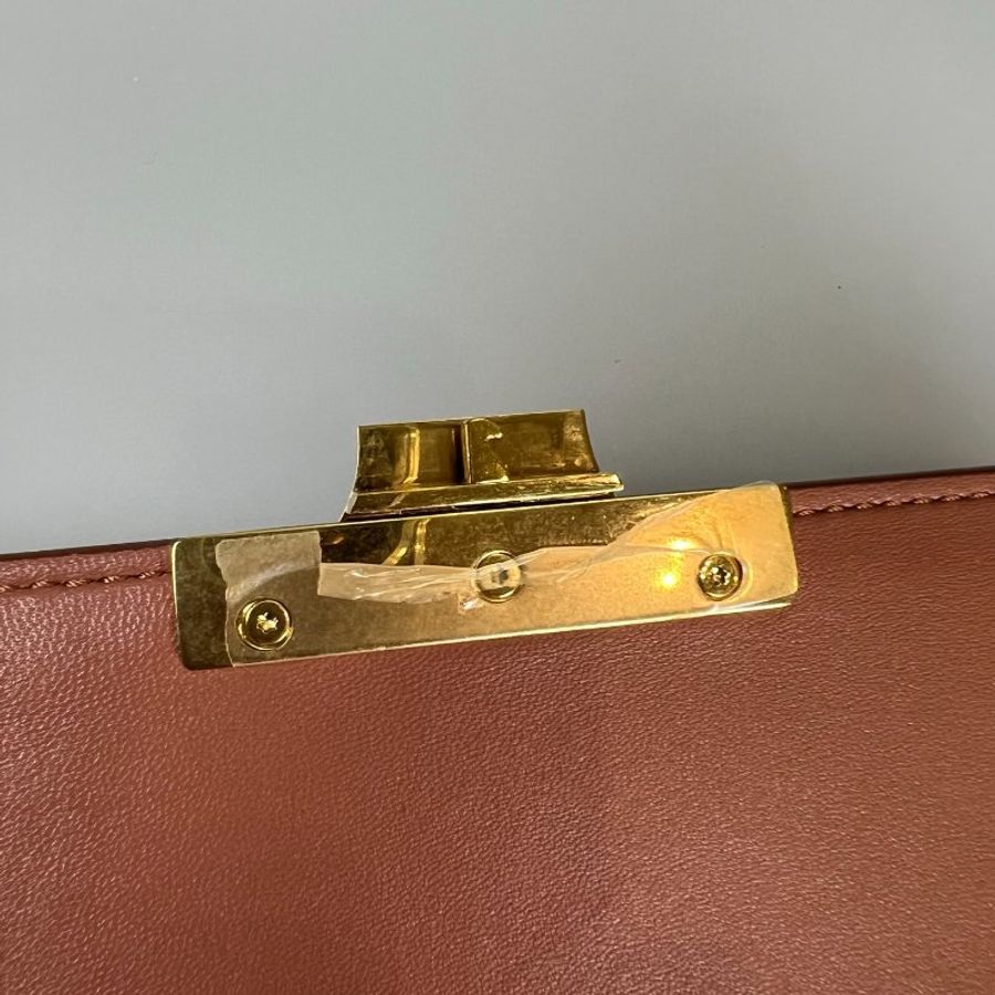 CELINE 淺色凱旋門MEDIUM 肩背包-10