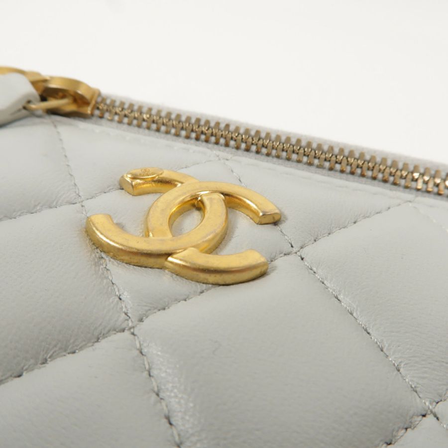 CHANEL 羊皮皮革Camellia Chain Vanity Case鏈帶肩背袋-8