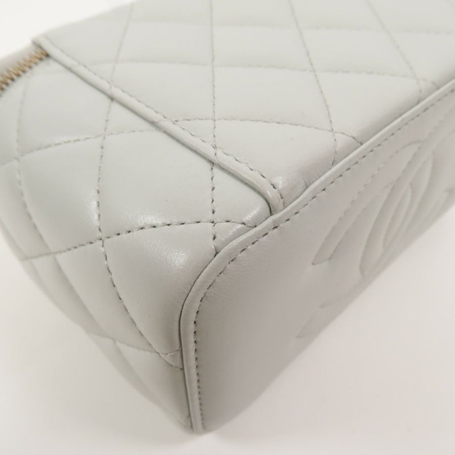 CHANEL 羊皮皮革Camellia Chain Vanity Case鏈帶肩背袋-15