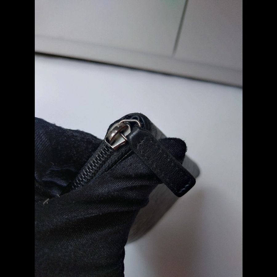 Chanel 黑皮山茶花壓紋大拉鍊長夾-8