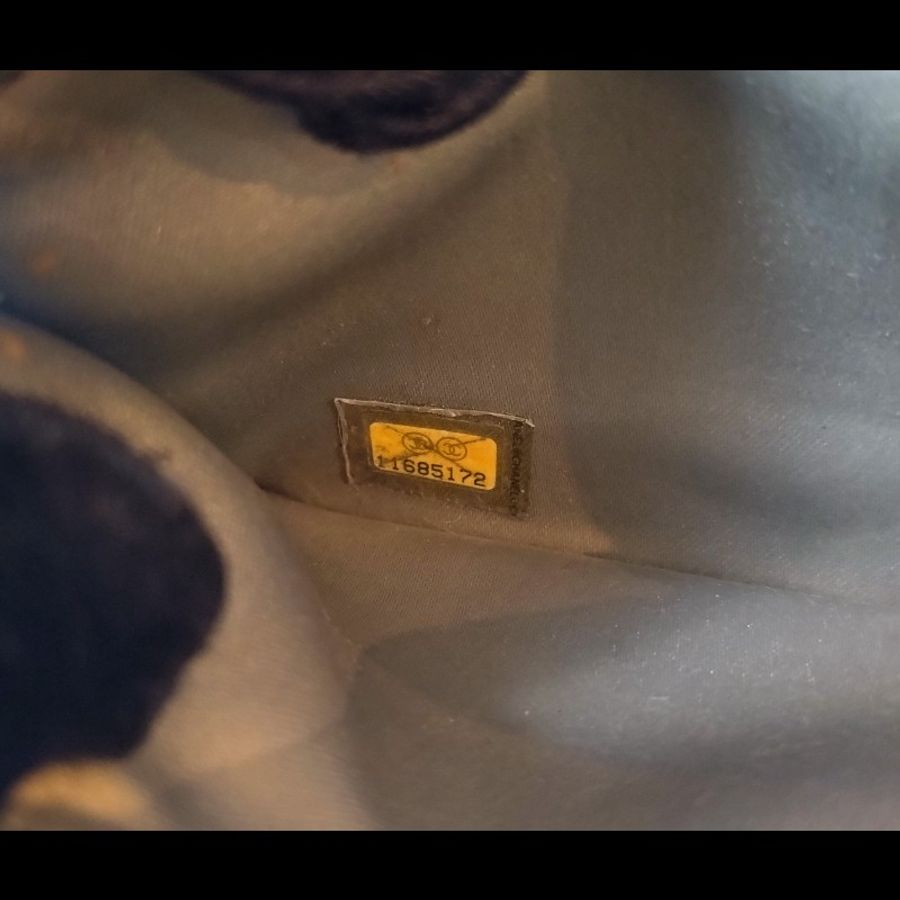 Chanel 黑皮山茶花壓紋大拉鍊長夾-21