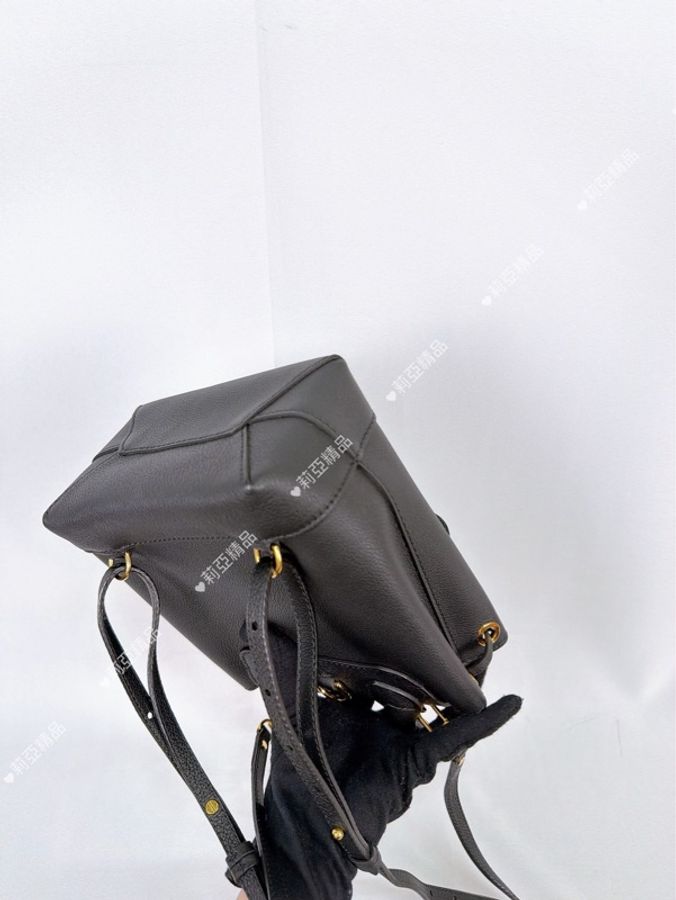 莉亞精品♡ LV M54573 Lockme mini 黑金後背包 二手美包-12