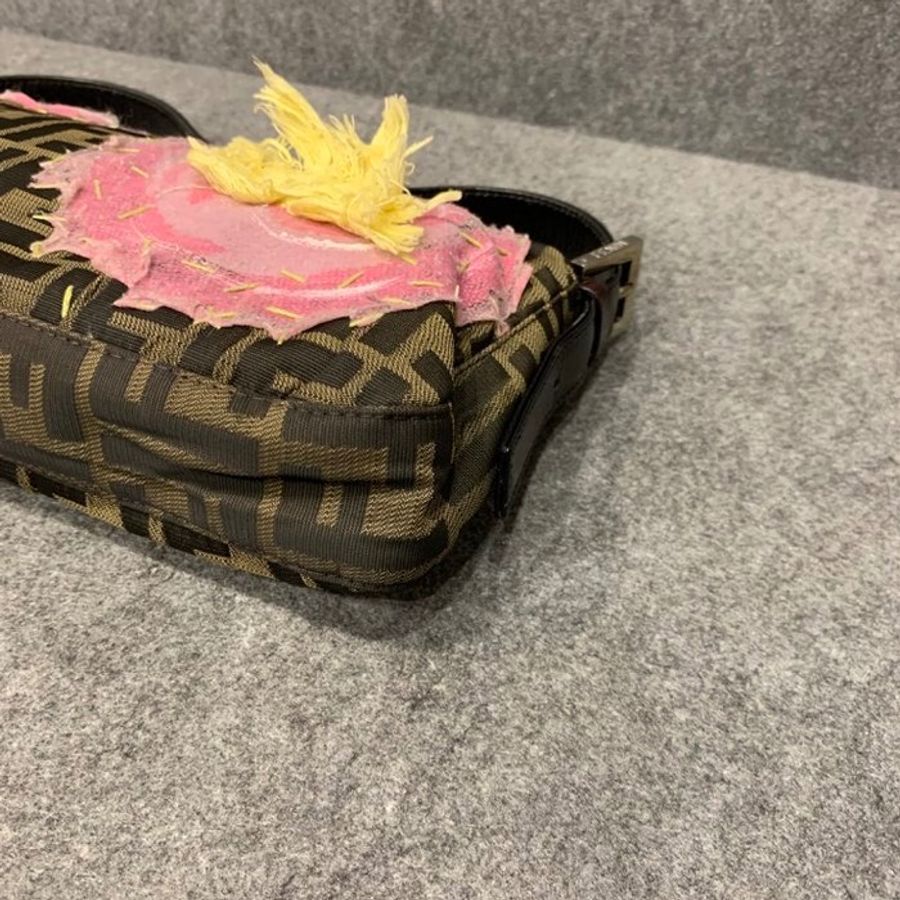 FENDI 老花緹花布 特殊繡花 法棍包-4