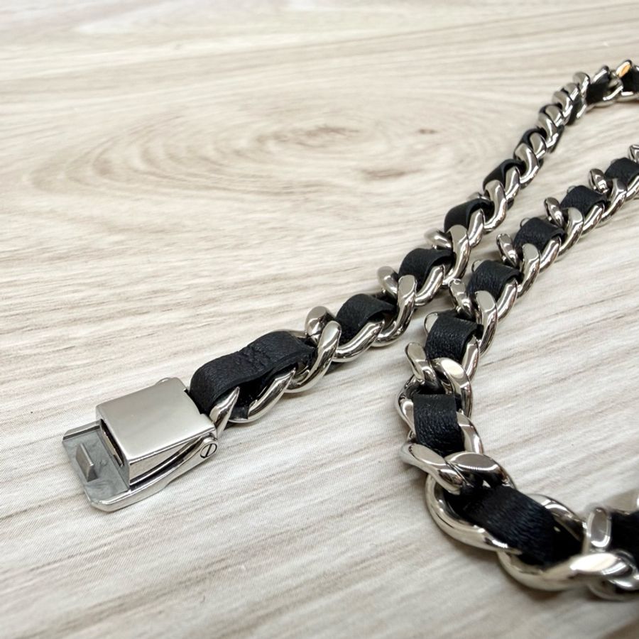 CHANEL 質感美🤍銀色皮穿鍊ICONIC CHAIN三圈首映錶-7