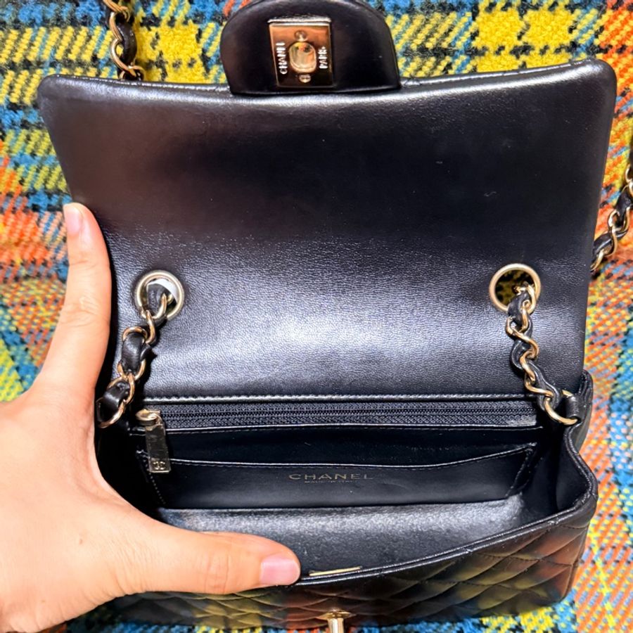 CHANEL Classic Flap 20 裸包 晶片黑羊淡金釦（大Mini）-14