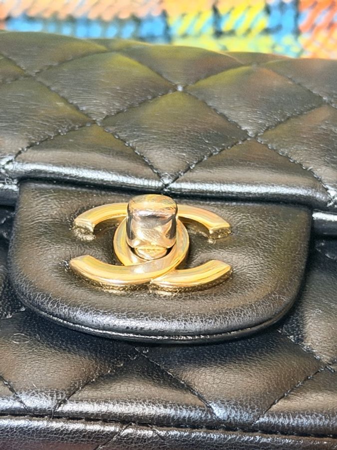 CHANEL Classic Flap 20 裸包 晶片黑羊淡金釦（大Mini）-18
