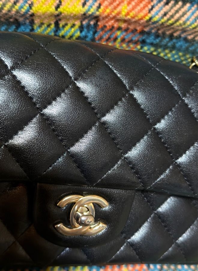 CHANEL Classic Flap 20 裸包 晶片黑羊淡金釦（大Mini）-23