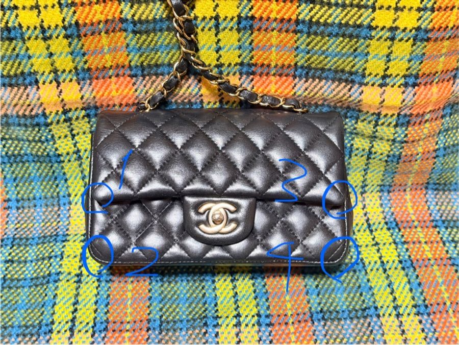 CHANEL Classic Flap 20 裸包 晶片黑羊淡金釦（大Mini）-24
