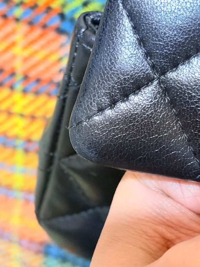 CHANEL Classic Flap 20 裸包 晶片黑羊淡金釦（大Mini）-25