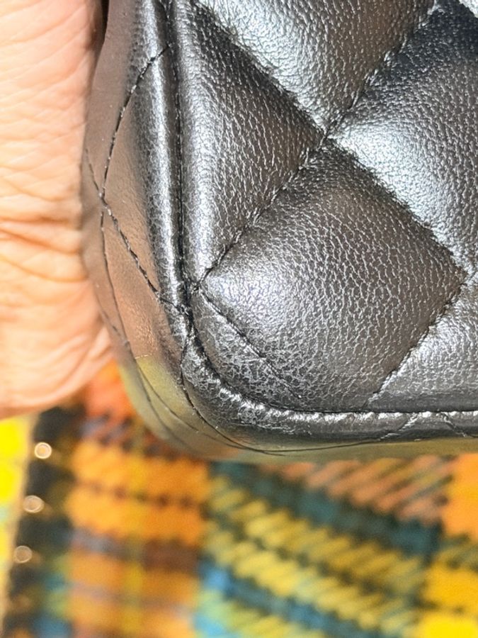 CHANEL Classic Flap 20 裸包 晶片黑羊淡金釦（大Mini）-26