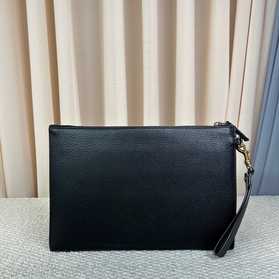 GUCCI古馳小蜜蜂手拿包 黑色荔枝紋牛皮 金色蜜蜂logo-1