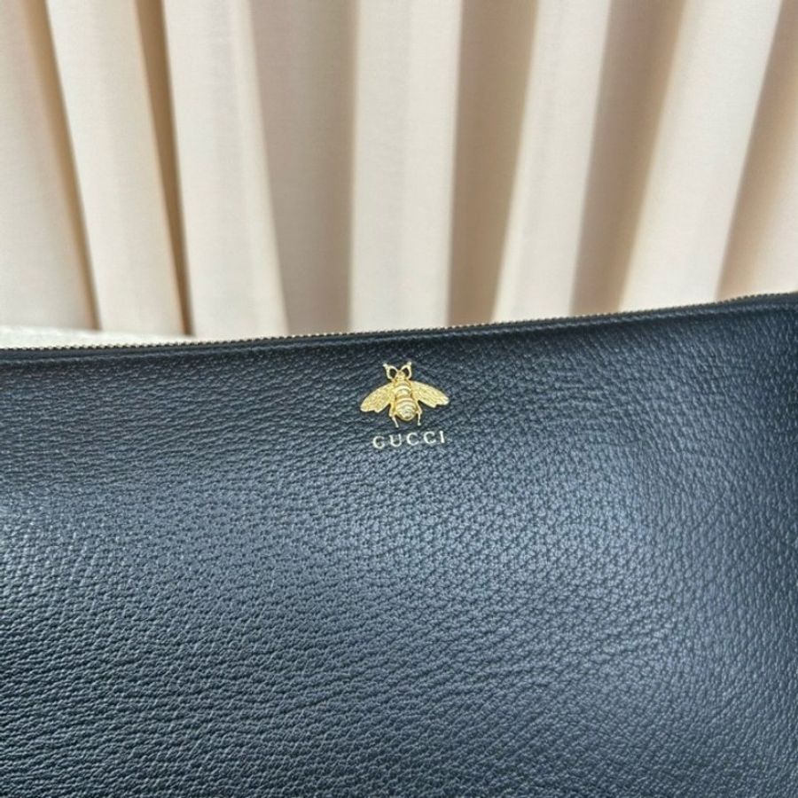 GUCCI古馳小蜜蜂手拿包 黑色荔枝紋牛皮 金色蜜蜂logo-3