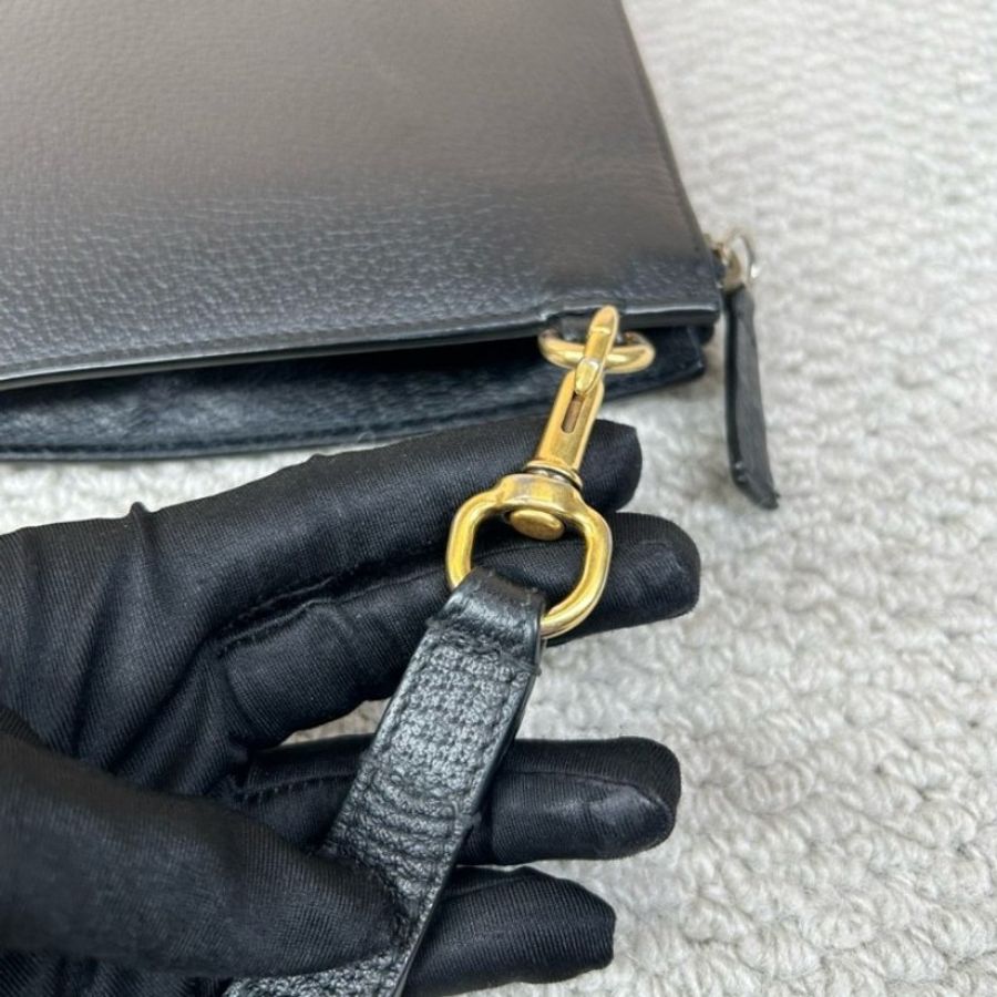 GUCCI古馳小蜜蜂手拿包 黑色荔枝紋牛皮 金色蜜蜂logo-15