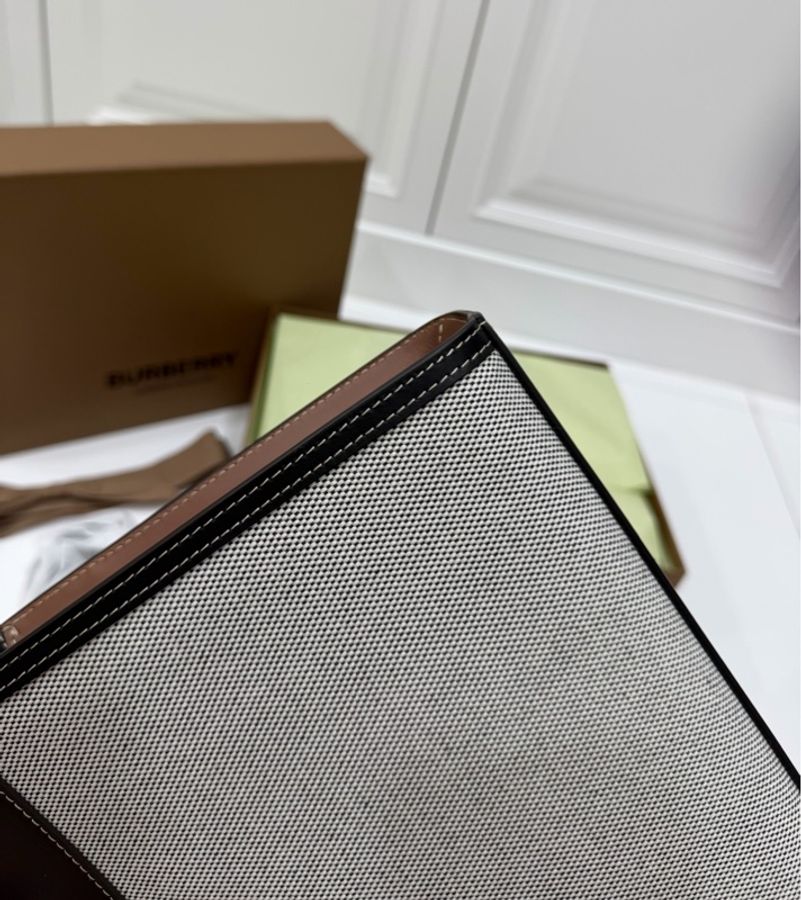 《仙闆名牌精品》BURBERRY Mini Pocket 黑 手提包 斜背包 肩背包 側背包-21