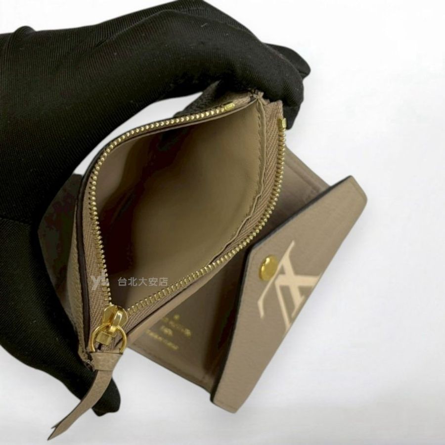 A13318-LV 斑鳩灰牛皮Victorine三折零錢短夾M81861-6