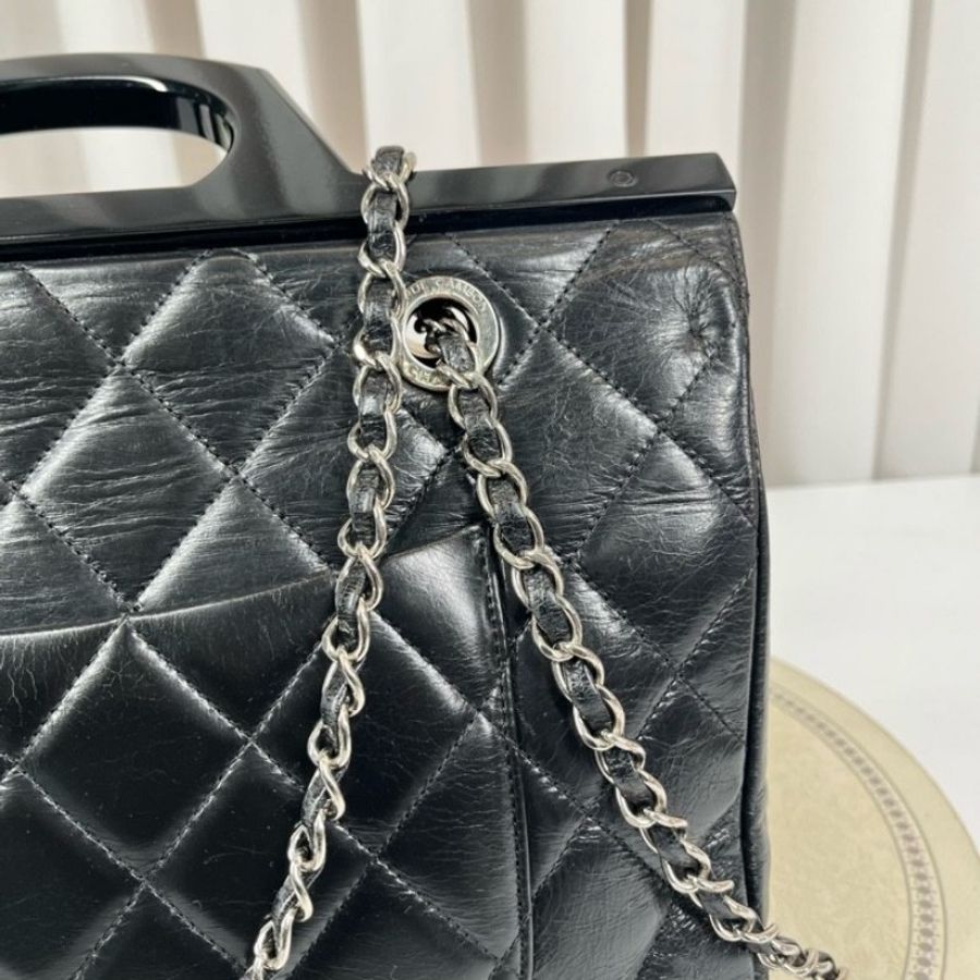 CHANEL香奈兒 黑銀油蠟皮壓克力手柄衣架包-10