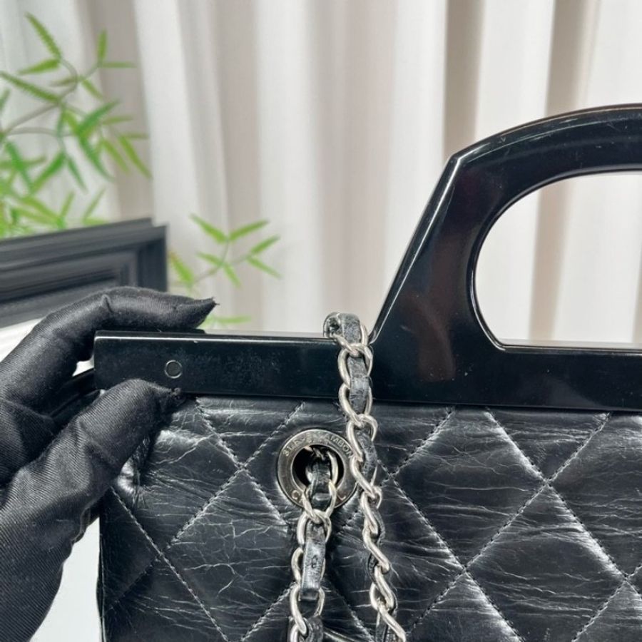 CHANEL香奈兒 黑銀油蠟皮壓克力手柄衣架包-14