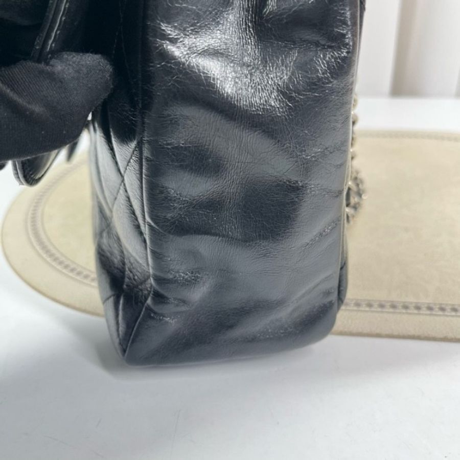 CHANEL香奈兒 黑銀油蠟皮壓克力手柄衣架包-15
