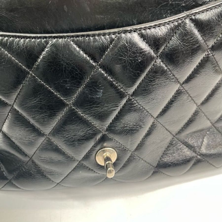 CHANEL香奈兒 黑銀油蠟皮壓克力手柄衣架包-25