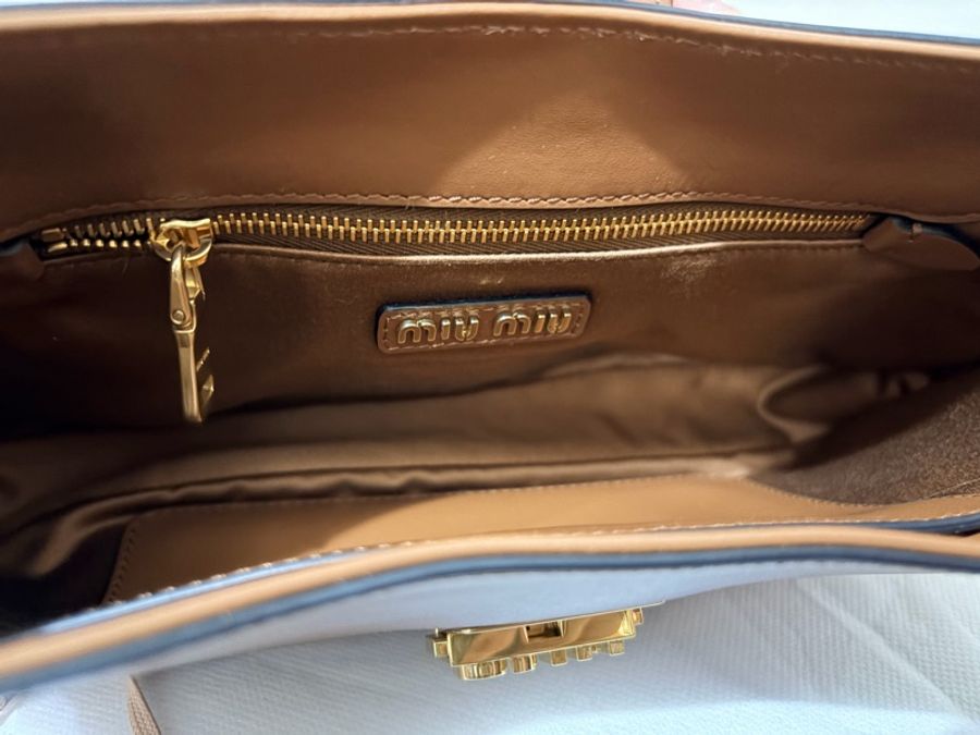 Miu Miu City Calf Cognac 小牛皮肩背包|附防塵袋-12