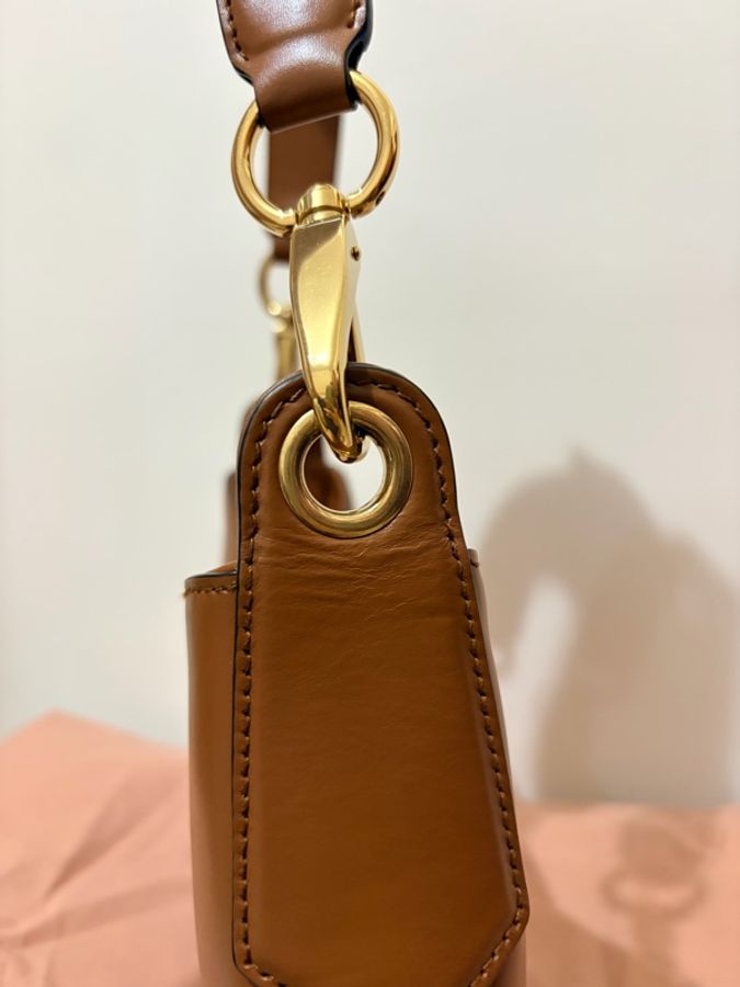 Miu Miu City Calf Cognac 小牛皮肩背包|附防塵袋-15