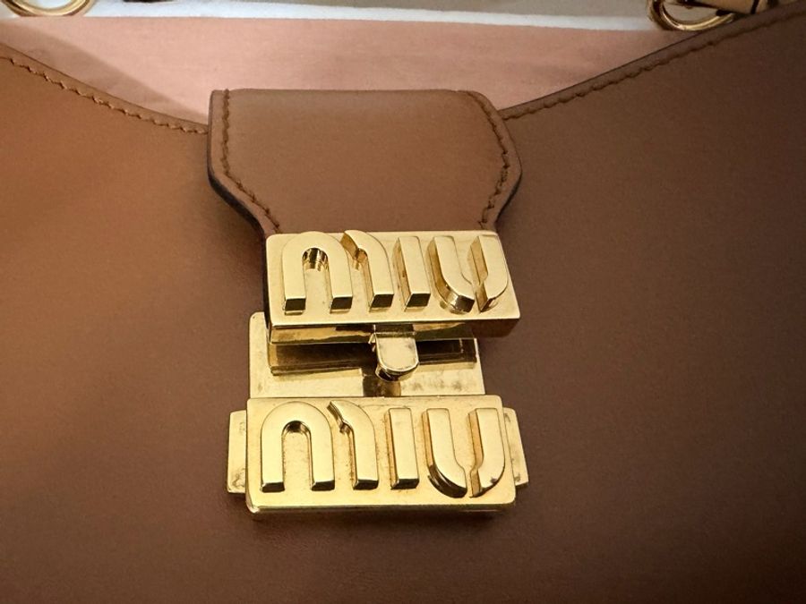 Miu Miu City Calf Cognac 小牛皮肩背包|附防塵袋-16