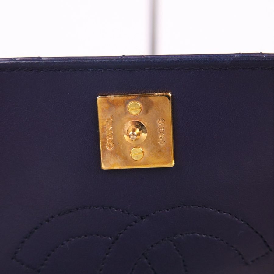 Chanel深蓝色羊皮woc皮穿链单肩包-19
