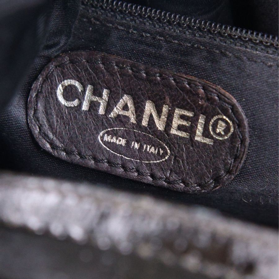 Chanel 5开黑金漆皮书包扣皮穿链单肩包-33