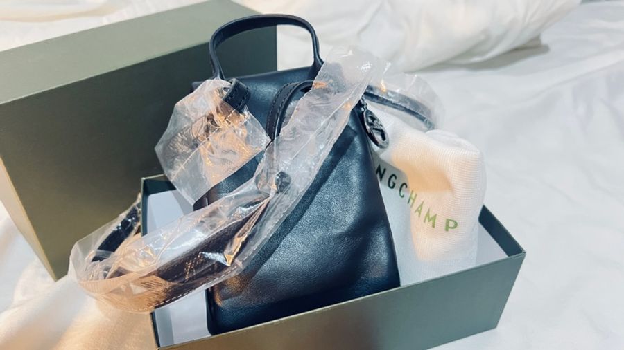 Longchamp迷你手機包 LE PLIAGE XTRA系列牛皮直式斜背包 黑-1