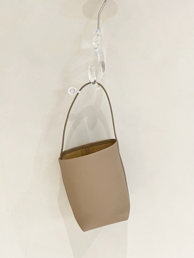 The row 灰褐色小牛皮 park tote bag dark taupe-6