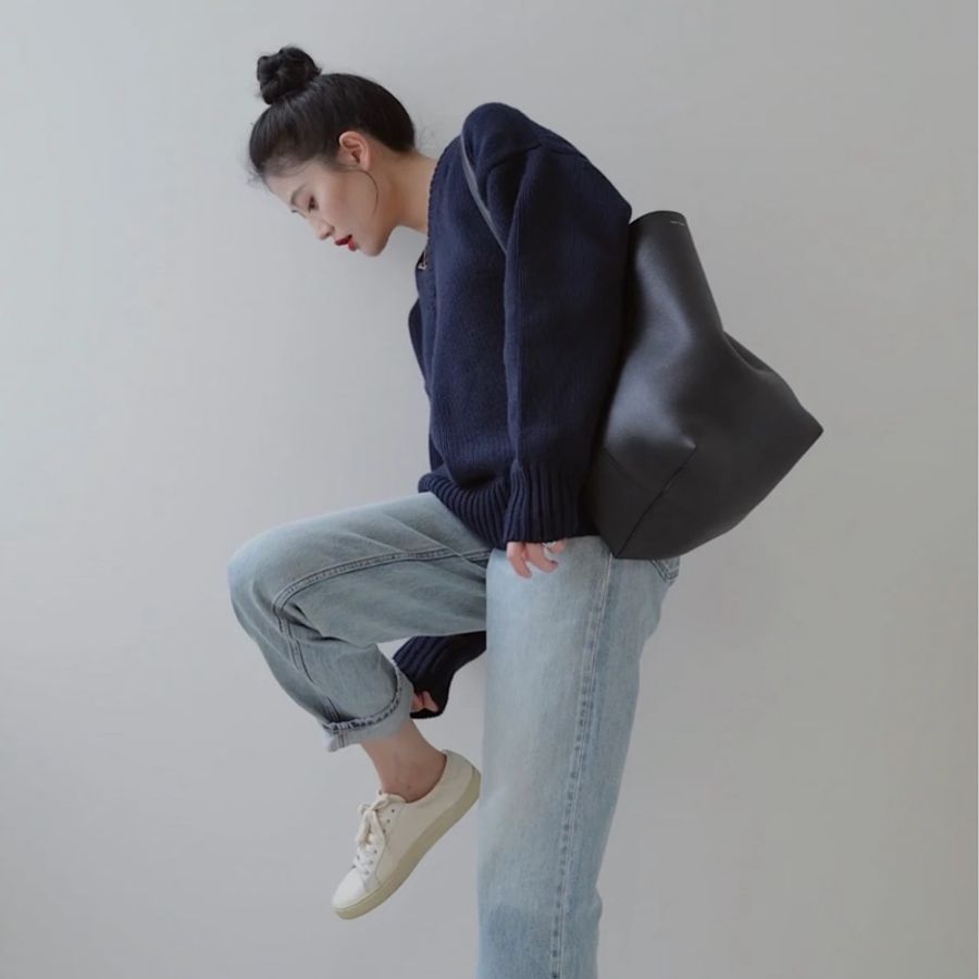 The row large tote bag 大號水桶包小牛皮-2