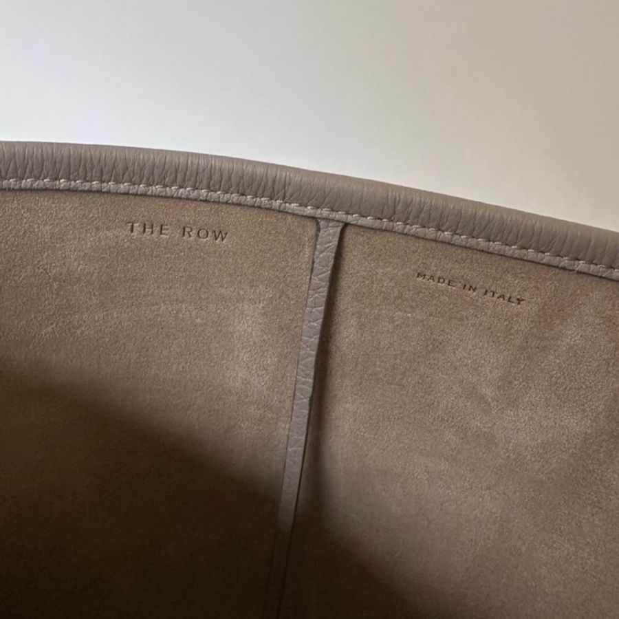 The row park tote bag medium 中號水桶包小牛皮 dark taupe-3