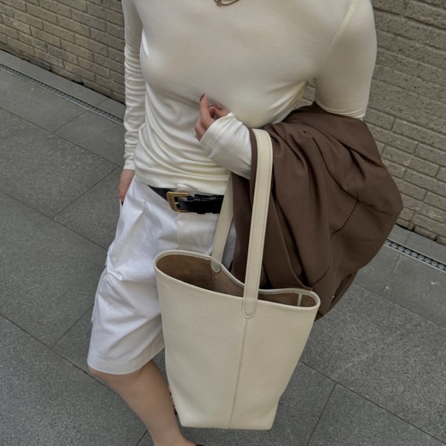 The row park tote bag medium 中號水桶包小牛皮 ivory 象牙白-1